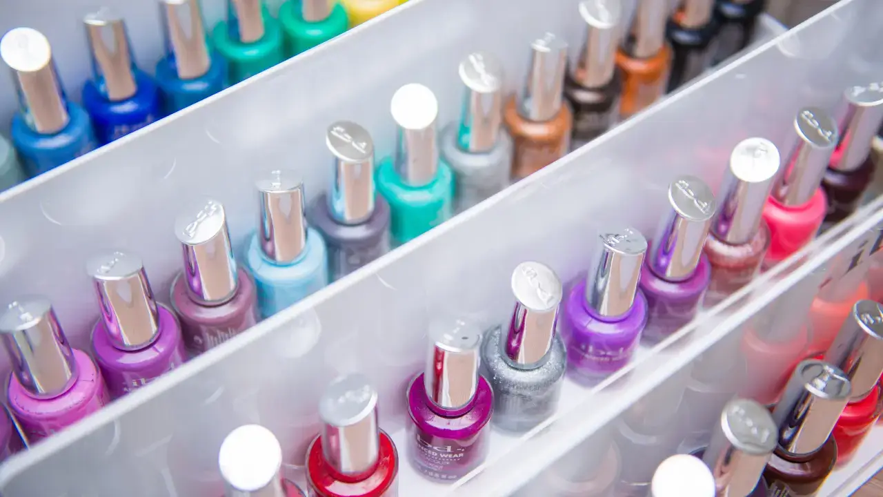 How to Choose the Right Nail Polish Color for Your Skin Tone