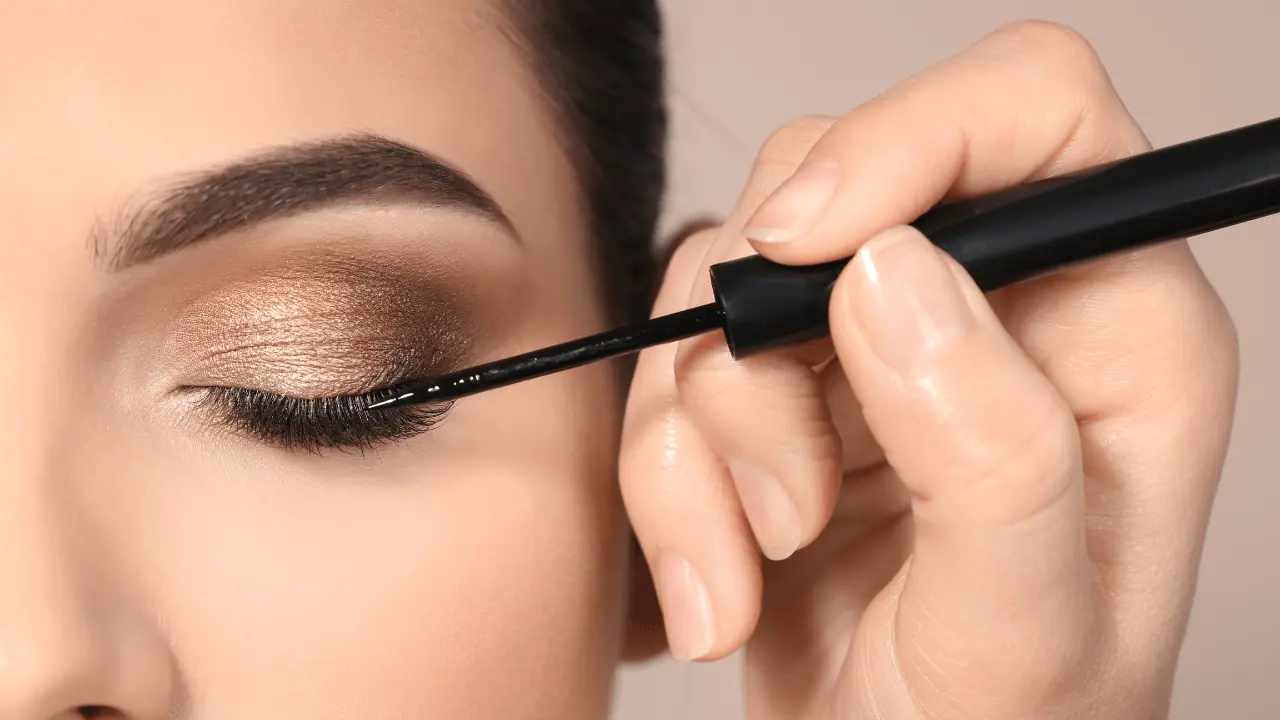 How to apply liquid eyeliner for beginners